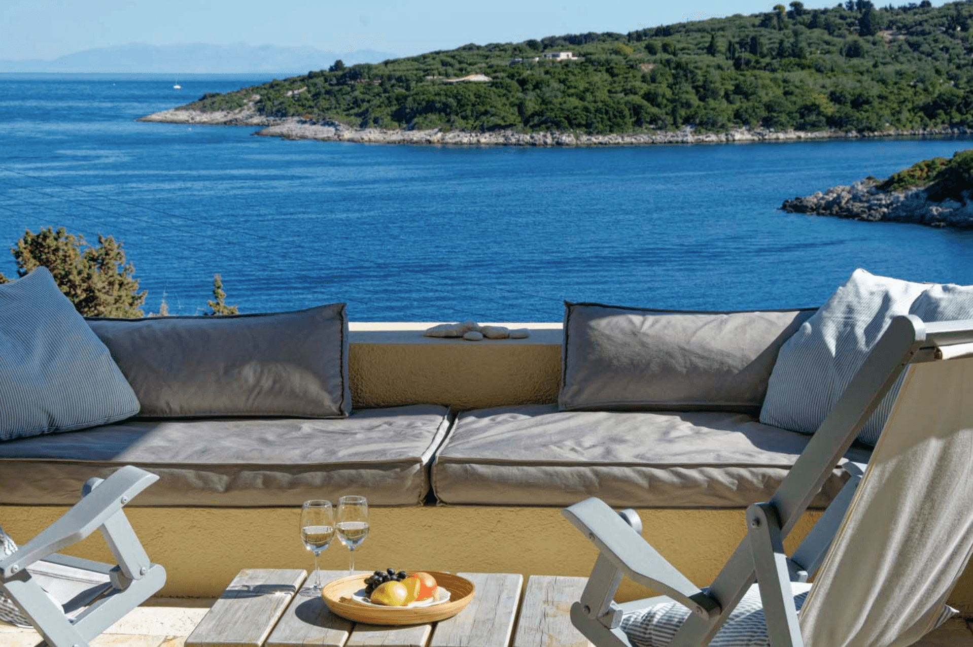 Petres - Exterior View 5