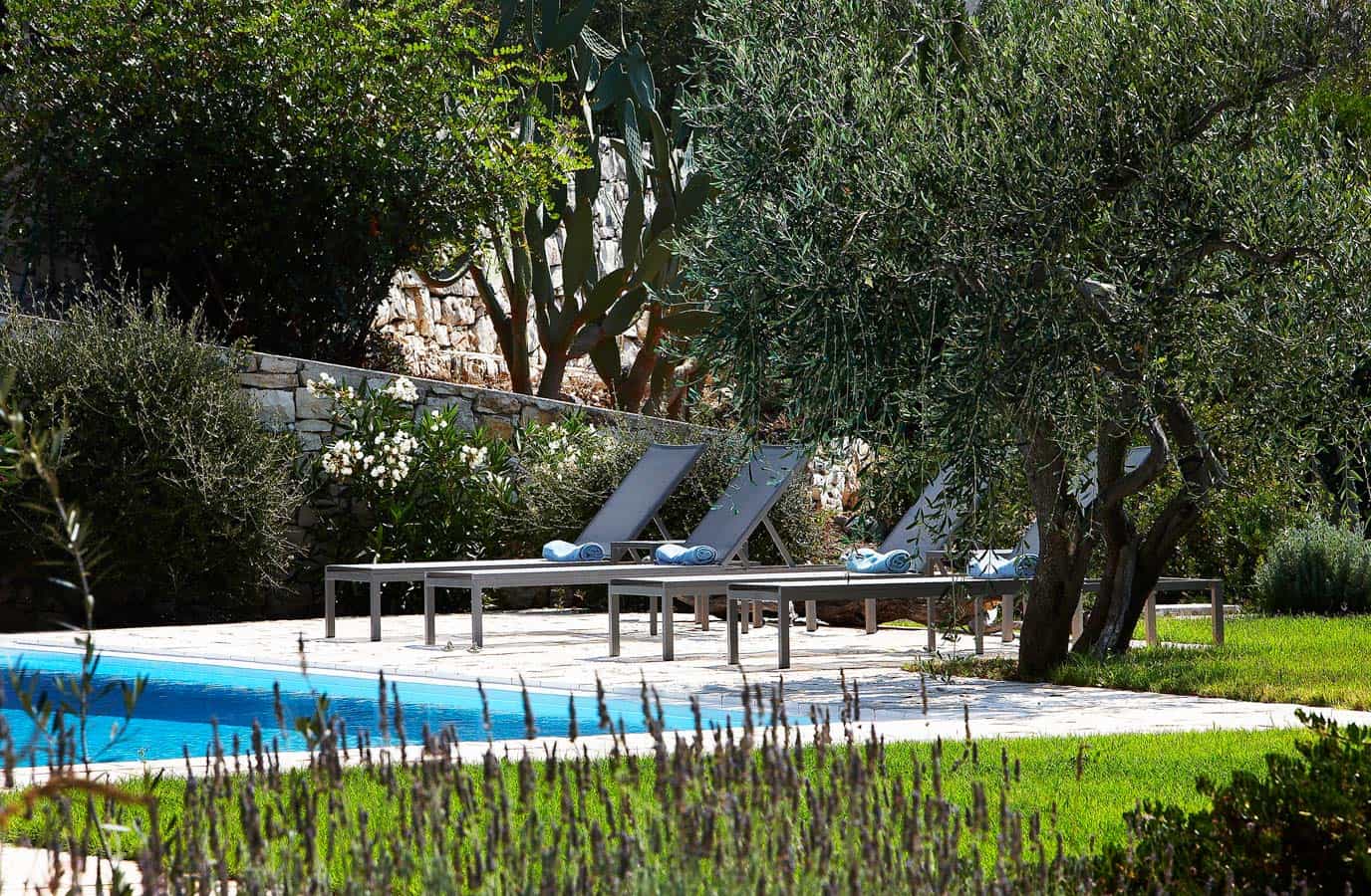 Petres - Exterior View 8