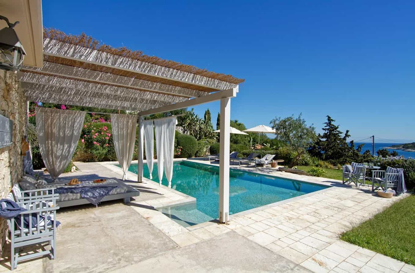 Petres - Exterior View 7